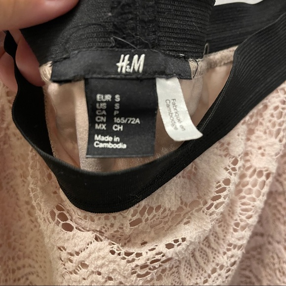 H&M nude knee length lace skirt elastic waistband - Picture 2 of 6
